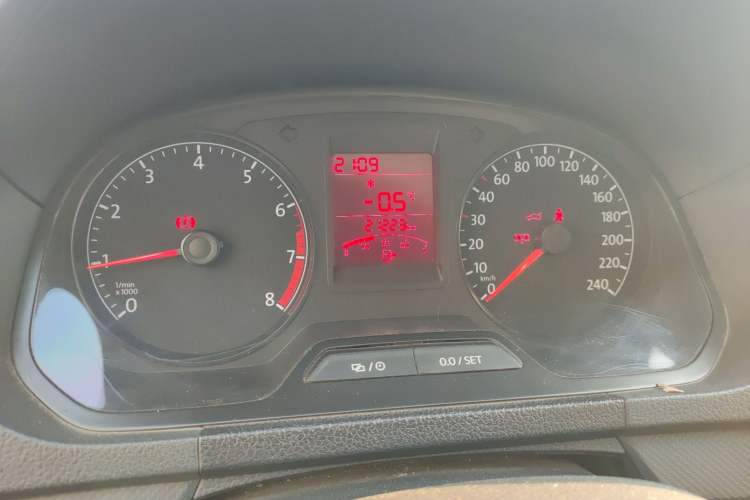 Used Volkswagen Jetta 2015 Value Edition 1.6L Manual Fashionable Style Odometer Close Up