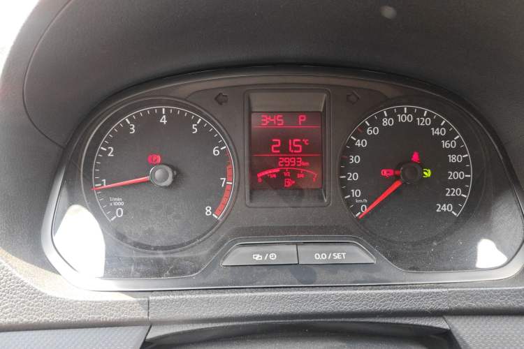 Used Volkswagen Jetta 2015 Value Edition 1.6L Automatic Fashion Version Odometer Close Up