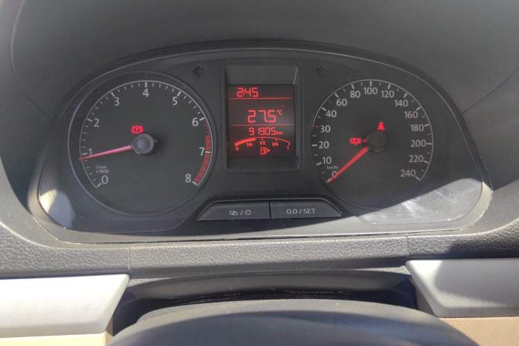 Used Volkswagen Jetta 2015 Zhuihui Edition 1.6L Manual Comfort Model Odometer Close Up