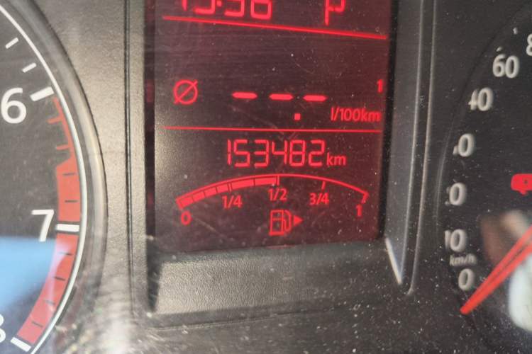 Used Volkswagen Jetta 2015 Value Edition 1.6L Automatic Comfort Version Odometer Close Up