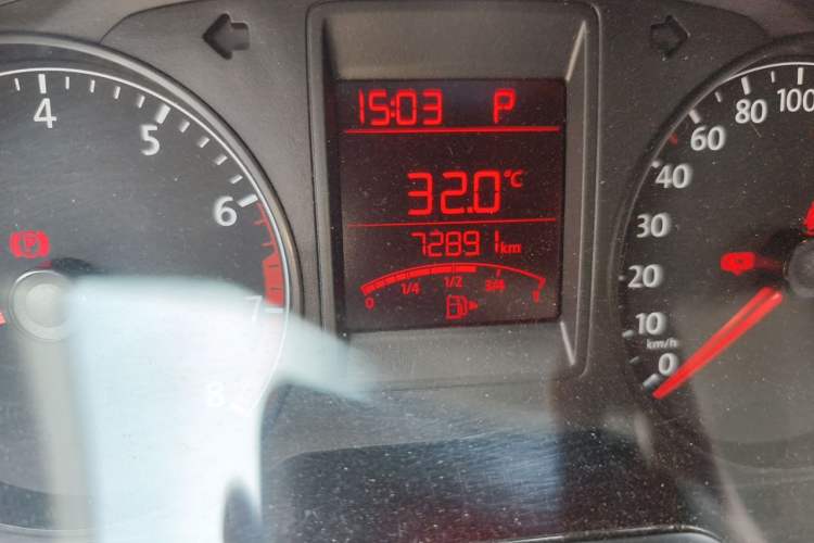 Used Volkswagen Jetta 2015 Value Edition 1.6L Automatic Fashion Version Odometer Close Up
