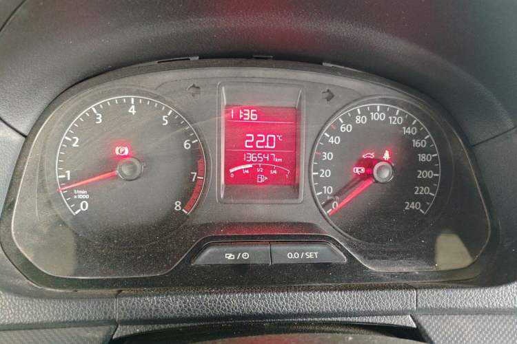 Used Volkswagen Jetta 2015 Zhuihui Edition 1.4L Manual Fashion Model Odometer Close Up
