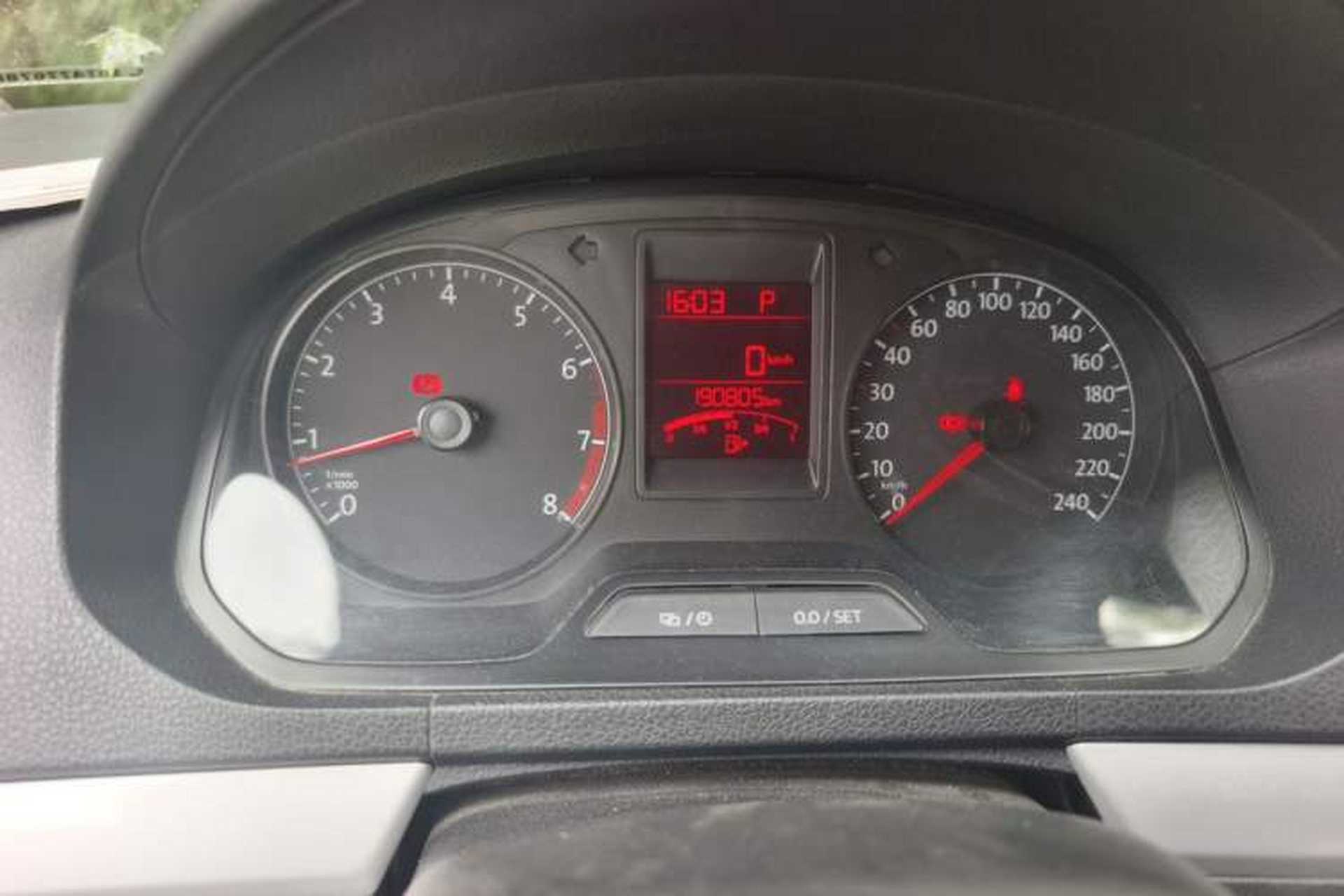 Used Volkswagen Jetta 2015 Value Edition 1.6L Automatic Comfort Version Odometer Close Up