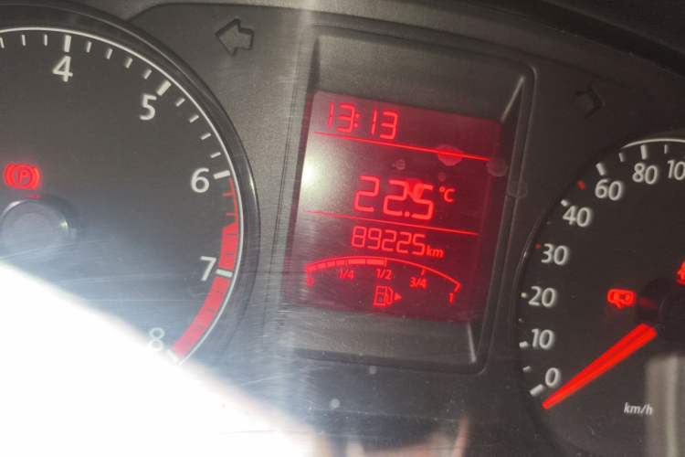 Used Volkswagen Jetta 2015 1.4L Manual Fashion Model Odometer Close Up