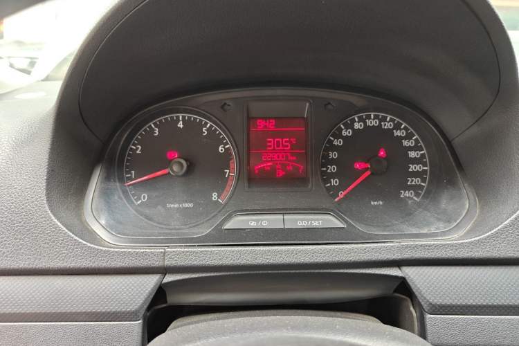 Used Volkswagen Jetta 2015 Value Edition 1.6L Manual Fashionable Style Odometer Close Up