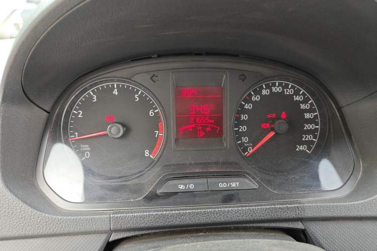 Used Volkswagen Jetta 2015 Value Edition 1.6L Manual Fashionable Style Odometer Close Up