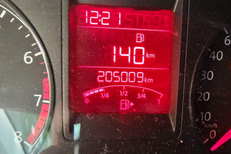 Used Volkswagen Jetta 2015 Zhuihui Edition 1.6L Manual Comfort Model Odometer Close Up