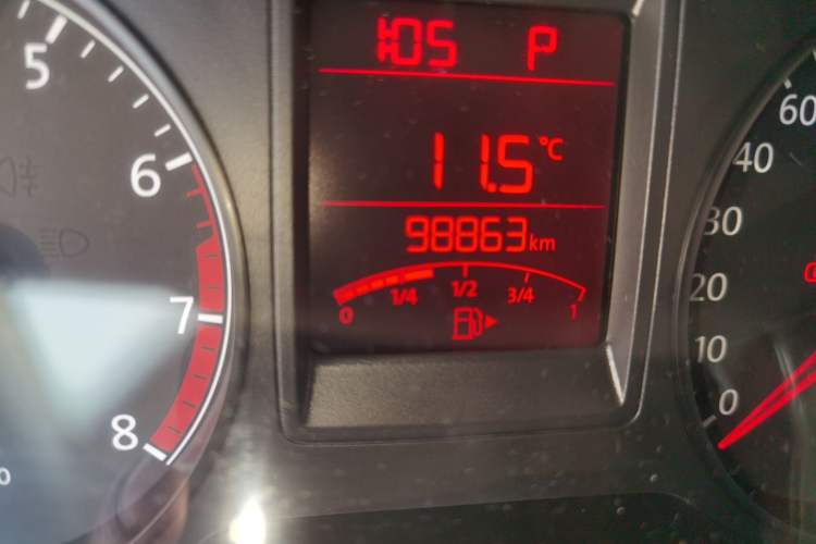 Used Volkswagen Jetta 2015 Value Edition 1.6L Automatic Comfort Version Odometer Close Up