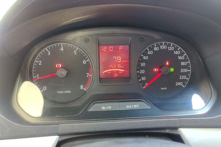Used Volkswagen Jetta 2015 Value Edition 1.6L Automatic Comfort Version Odometer Close Up