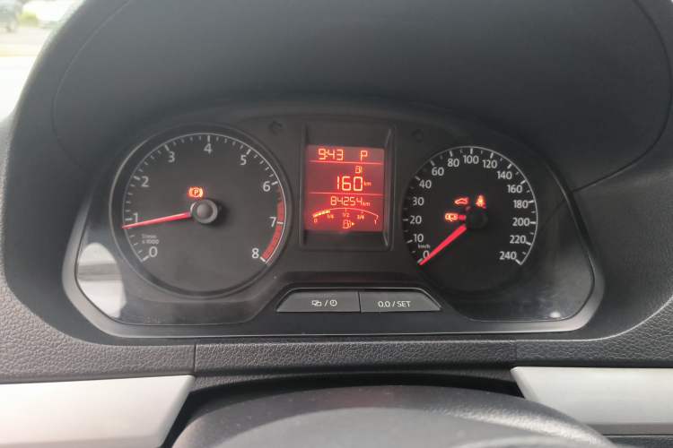 Used Volkswagen Jetta 2015 Value Edition 1.6L Automatic Comfort Version Odometer Close Up