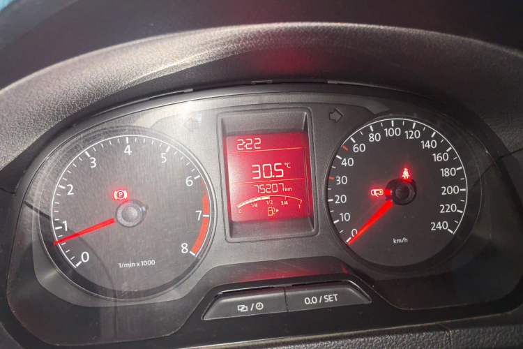 Used Volkswagen Jetta 2015 1.6L Manual Fashion Edition Odometer Close Up