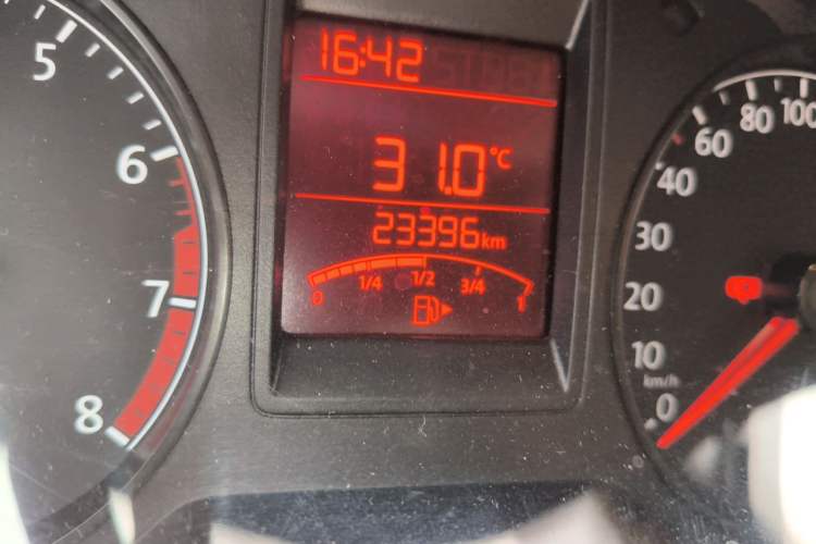 Used Volkswagen Jetta 2015 Value Edition 1.6L Manual Fashionable Style Odometer Close Up