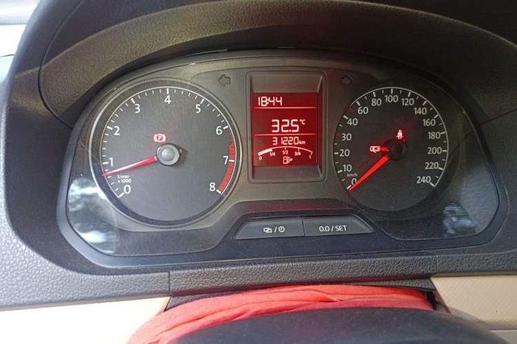 Used Volkswagen Jetta 2015 Value Edition 1.6L Manual Fashionable Style Odometer Close Up