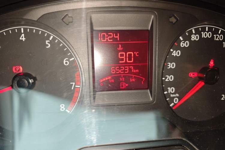 Used Volkswagen Jetta 2015 Zhihui Edition 1.4L Manual Comfort Model Odometer Close Up