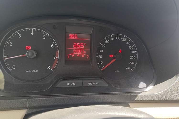 Used Volkswagen Jetta 2015 1.6L Manual Fashion Edition Odometer Close Up