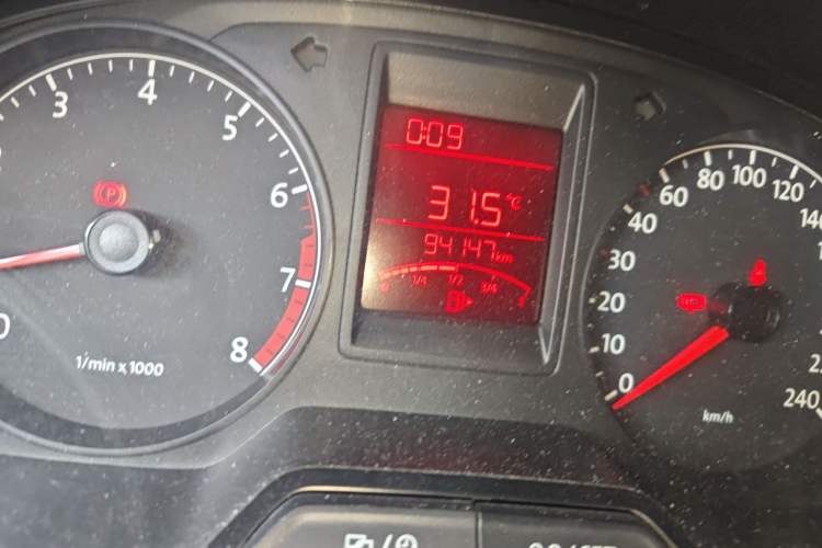 Used Volkswagen Jetta 2015 1.4L Manual Fashion Model Odometer Close Up