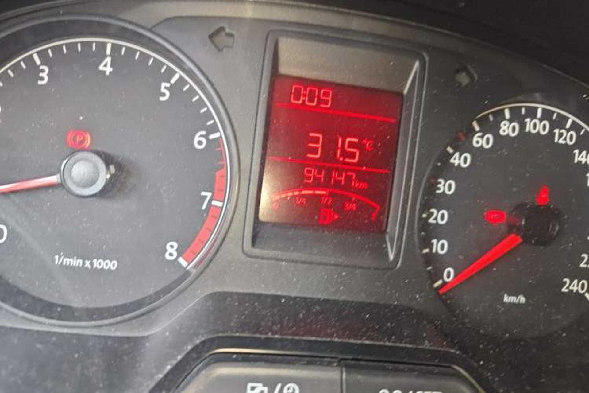 Used Volkswagen Jetta 2015 1.4L Manual Fashion Model Odometer Close Up