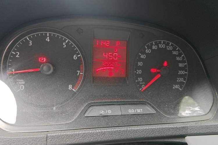 Used Volkswagen Jetta 2015 Value Edition 1.6L Automatic Comfort Version Odometer Close Up