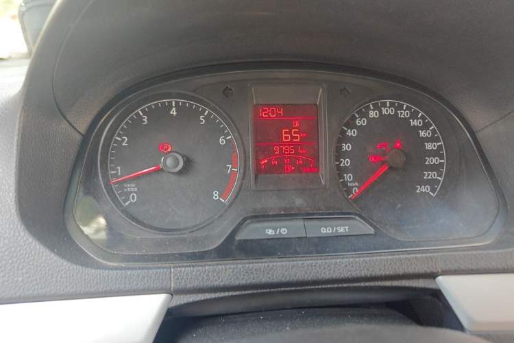Used Volkswagen Jetta 2015 Zhihui Edition 1.4L Manual Comfort Model Odometer Close Up