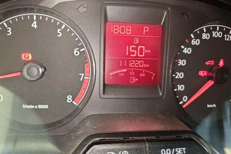 Used Volkswagen Jetta 2015 Value Edition 1.6L Automatic Comfort Version Odometer Close Up
