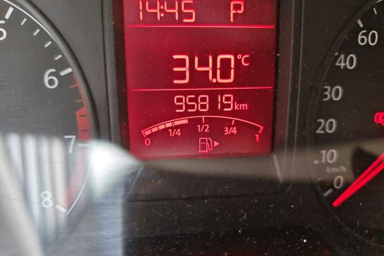 Used Volkswagen Jetta 2015 Value Edition 1.6L Automatic Comfort Version Odometer Close Up
