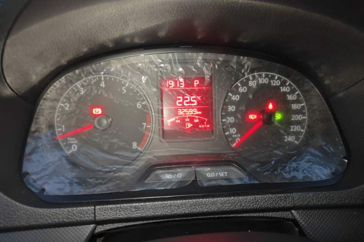 Used Volkswagen Jetta 2015 Value Edition 1.6L Automatic Fashion Version Odometer Close Up
