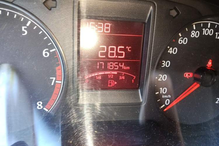 Used Volkswagen Jetta 2015 Value Edition 1.6L Manual Fashionable Style Odometer Close Up