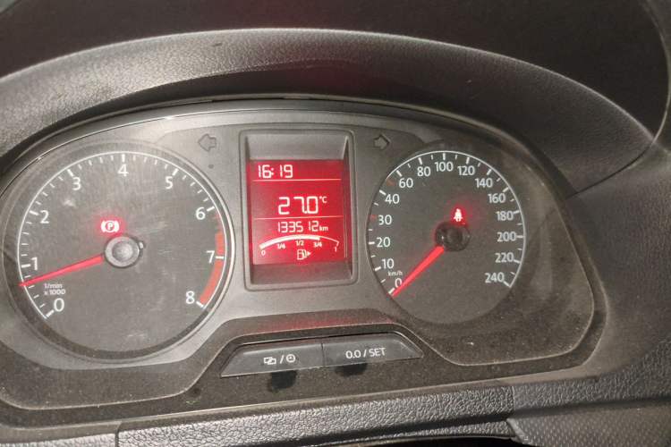 Used Volkswagen Jetta 2015 Value Edition 1.6L Manual Fashionable Style Odometer Close Up