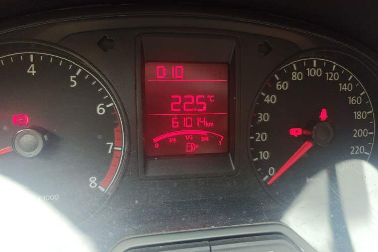 Used Volkswagen Jetta 2015 1.6L Manual Fashion Edition Odometer Close Up