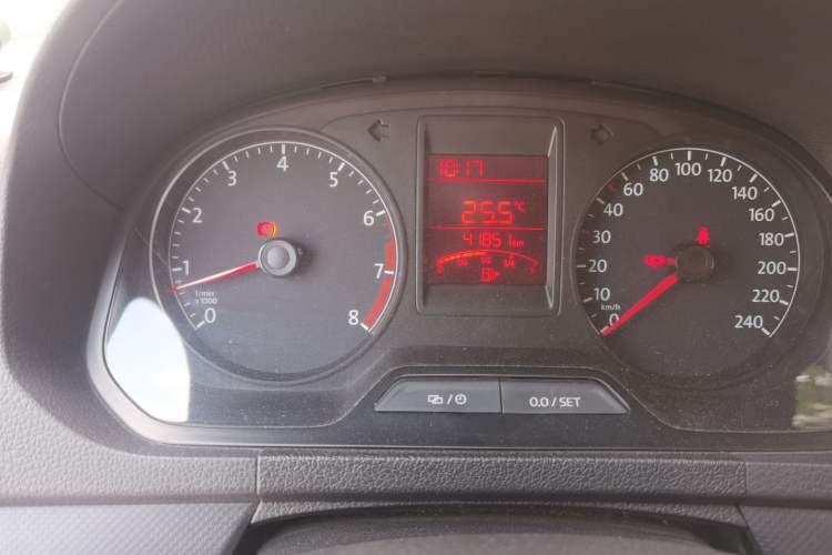 Used Volkswagen Jetta 2015 Zhuihui Edition 1.4L Manual Fashion Model Odometer Close Up