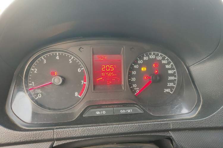 Used Volkswagen Jetta 2015 1.6L Manual Fashion Edition Odometer Close Up