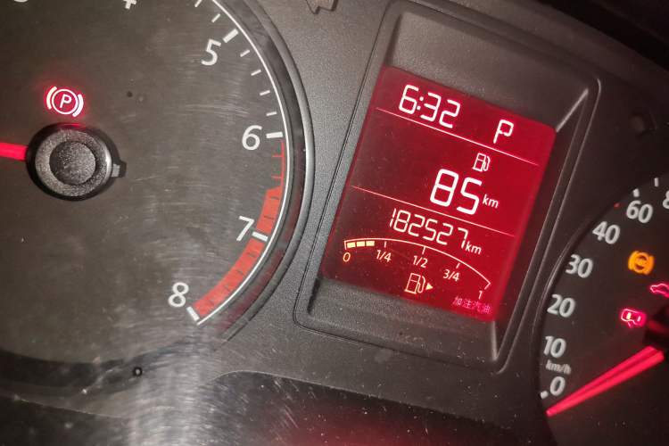 Used Volkswagen Jetta 2015 Value Edition 1.6L Automatic Comfort Version Odometer Close Up