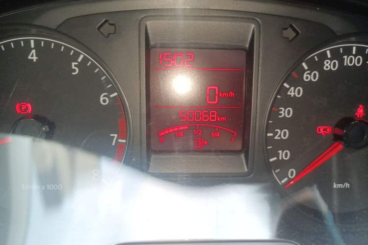 Used Volkswagen Jetta 2015 Zhihui Edition 1.4L Manual Comfort Model Odometer Close Up