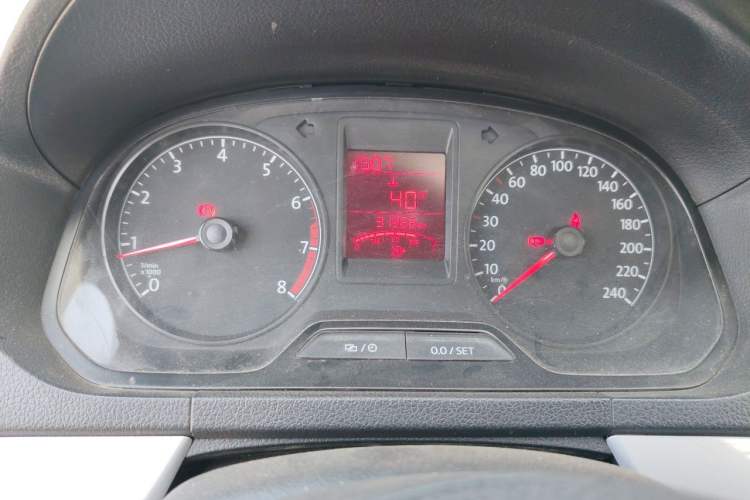 Used Volkswagen Jetta 2015 Zhuihui Edition 1.6L Manual Comfort Model Odometer Close Up
