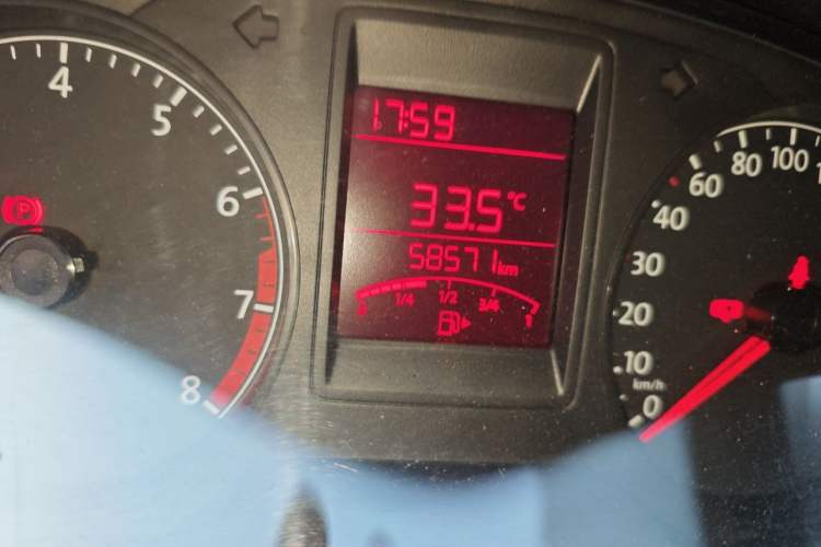 Used Volkswagen Jetta 2015 1.4L Manual Fashion Model Odometer Close Up