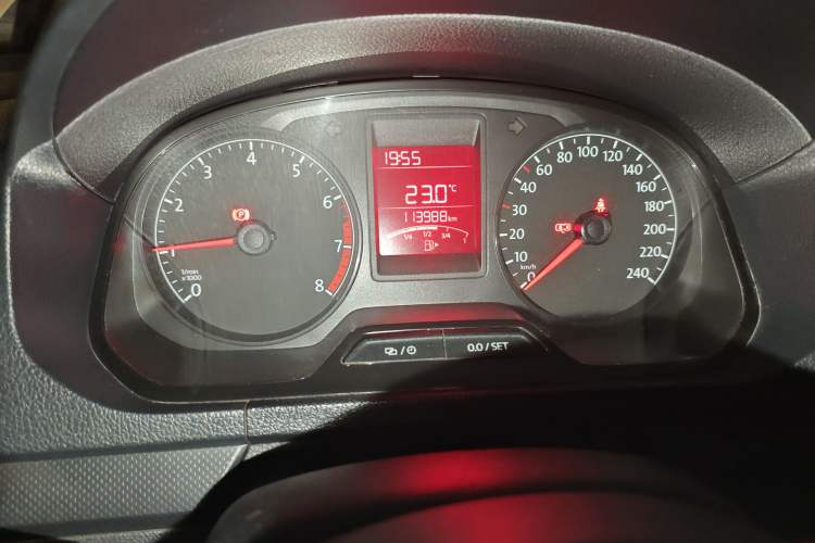 Used Volkswagen Jetta 2015 Zhuihui Edition 1.4L Manual Fashion Model Odometer Close Up