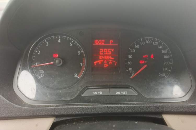 Used Volkswagen Jetta 2015 Value Edition 1.6L Automatic Fashion Version Odometer Close Up