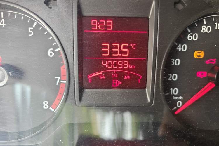 Used Volkswagen Jetta 2015 Value Edition 1.6L Manual Fashionable Style Odometer Close Up
