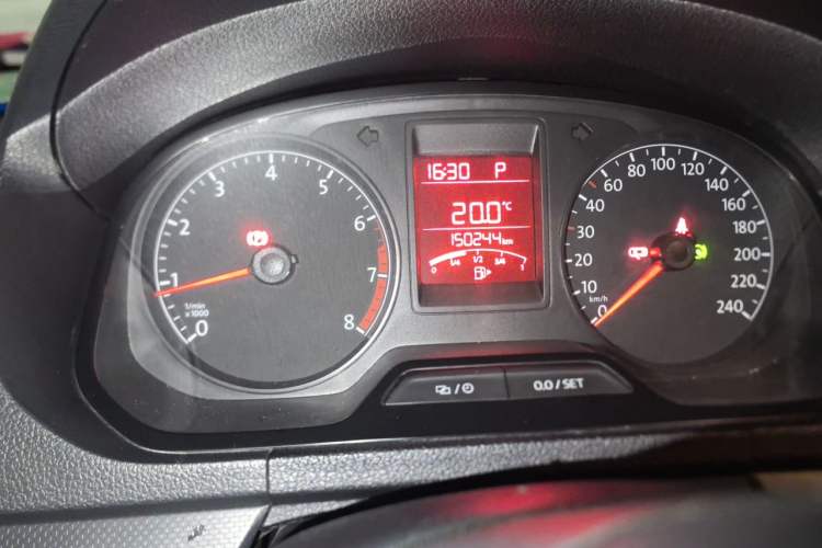 Used Volkswagen Jetta 2015 Value Edition 1.6L Automatic Fashion Version Odometer Close Up