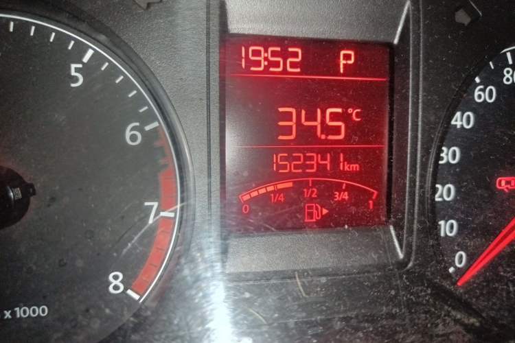Used Volkswagen Jetta 2015 Value Edition 1.6L Automatic Fashion Version Odometer Close Up