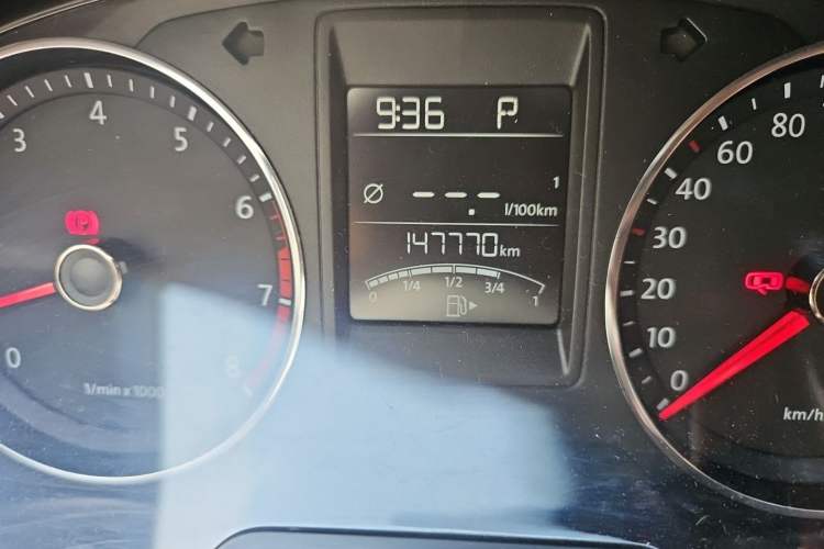 Used Volkswagen Jetta 2015 1.4TSI Automatic Sport Model Odometer Close Up