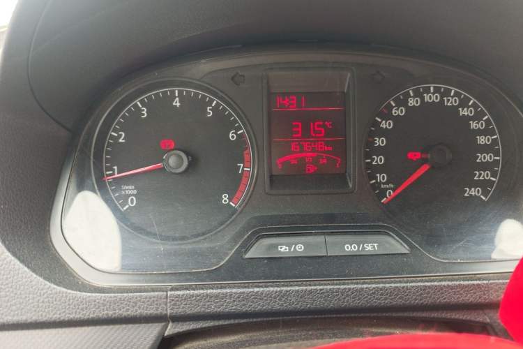 Used Volkswagen Jetta 2015 1.4L Manual Fashion Model Odometer Close Up