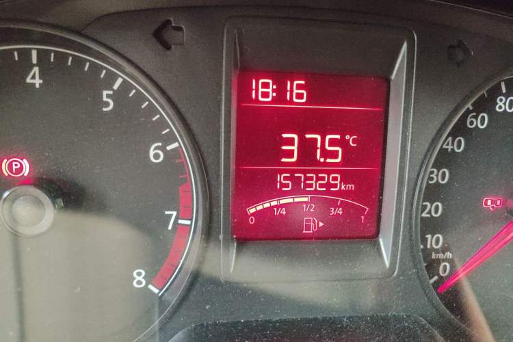 Used Volkswagen Jetta 2015 Value Edition 1.6L Manual Fashionable Style Odometer Close Up