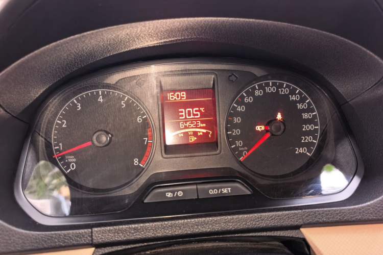 Used Volkswagen Jetta 2015 Value Edition 1.6L Manual Fashionable Style Odometer Close Up