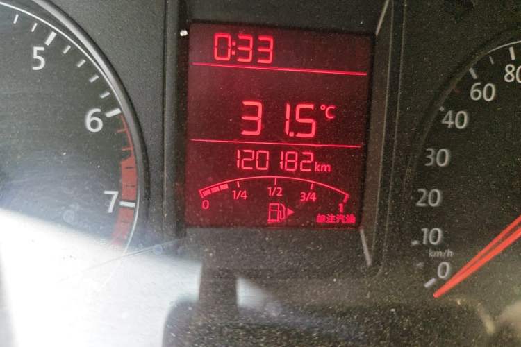 Used Volkswagen Jetta 2015 Value Edition 1.6L Manual Fashionable Style Odometer Close Up
