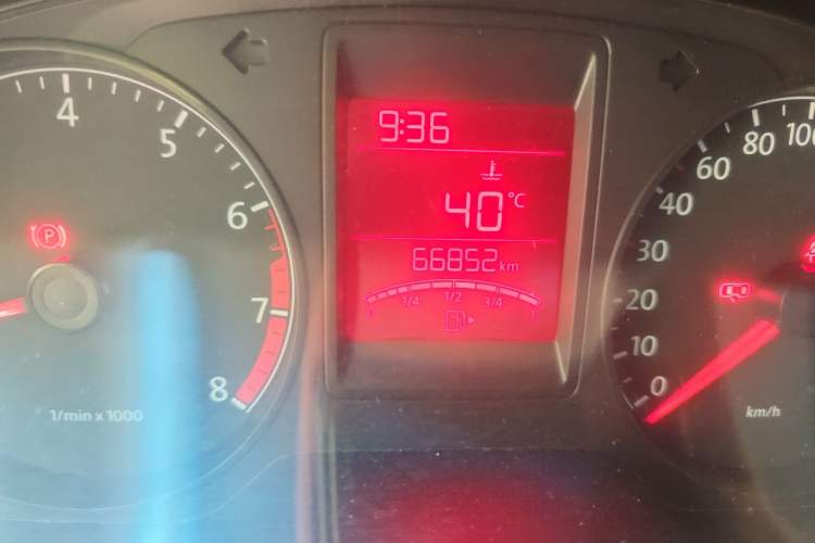 Used Volkswagen Jetta 2015 1.6L Manual Comfort Model Odometer Close Up