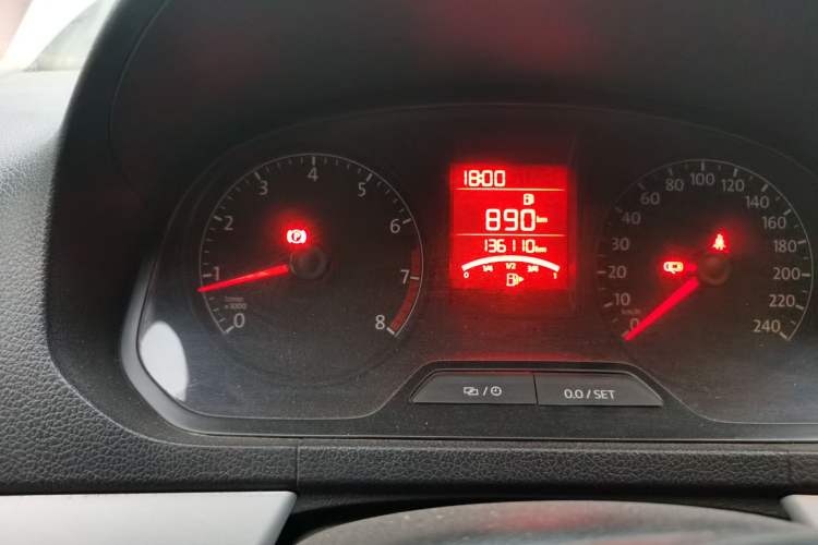 Used Volkswagen Jetta 2015 Zhuihui Edition 1.6L Manual Comfort Model Odometer Close Up