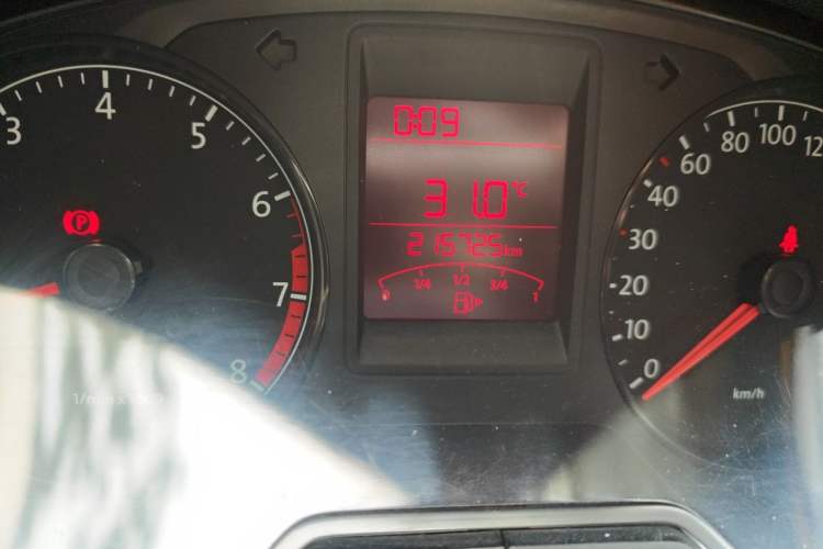 Used Volkswagen Jetta 2015 Zhuihui Edition 1.4L Manual Fashion Model Odometer Close Up