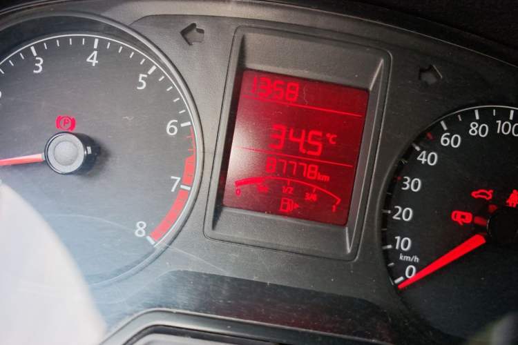 Used Volkswagen Jetta 2015 Value Edition 1.6L Manual Fashionable Style Odometer Close Up