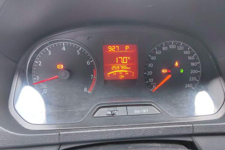 Used Volkswagen Jetta 2015 Value Edition 1.6L Automatic Fashion Version Odometer Close Up